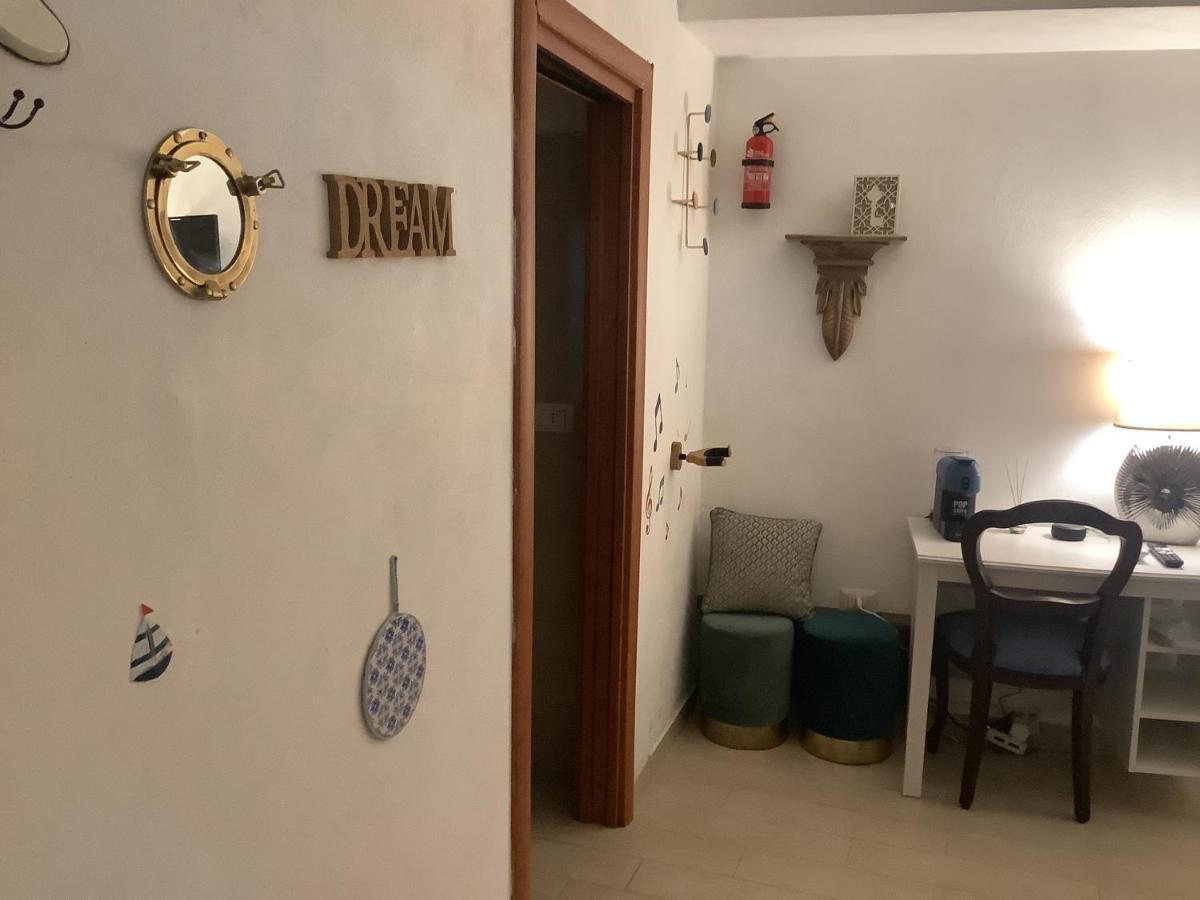 Tinnyhouse Neapol Zewnętrze zdjęcie